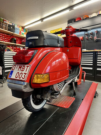 Vespa PX 200E 1983 Rouge Original Moteur Enti&egrave;rement Refait (VENDU)