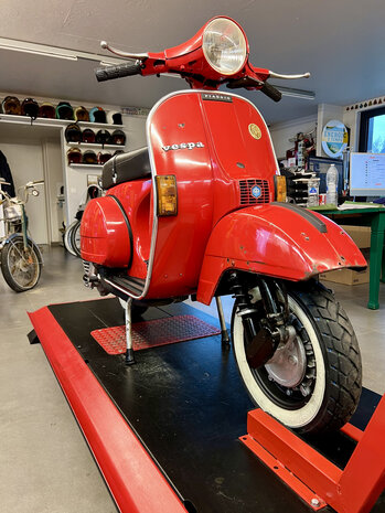 Vespa PX 200E 1983 Rouge Original Moteur Enti&egrave;rement Refait (VENDU)