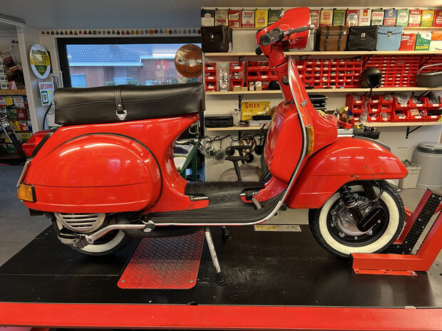 Vespa PX 200E 1983 Rouge Original Moteur Enti&egrave;rement Refait (VENDU)